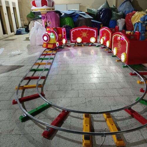 قطار  اطفال احمر فيبرجلاس 4 عربات 16 راكب